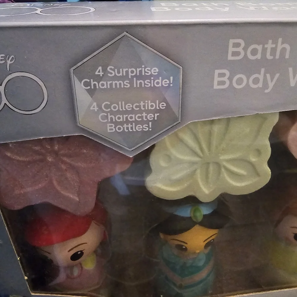 Disney | Princess Bath Bomb & Body Wash Set